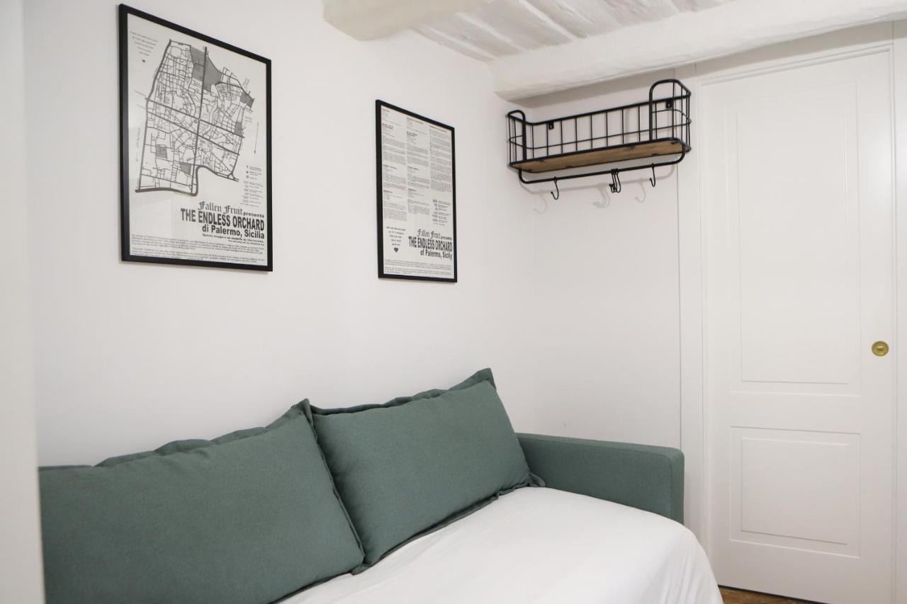 Pizzofalcone Studio By Wonderful Italy Apartment Naples Luaran gambar