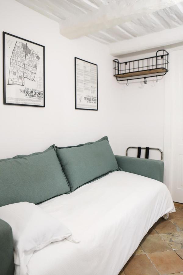 Pizzofalcone Studio By Wonderful Italy Apartment Naples Luaran gambar