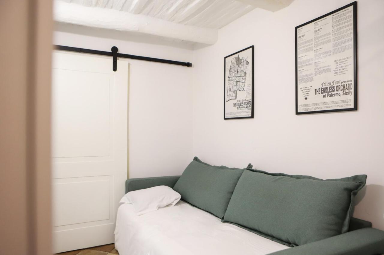 Pizzofalcone Studio By Wonderful Italy Apartment Naples Luaran gambar