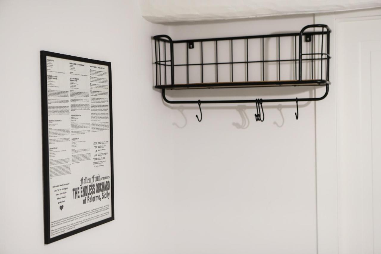 Pizzofalcone Studio By Wonderful Italy Apartment Naples Luaran gambar