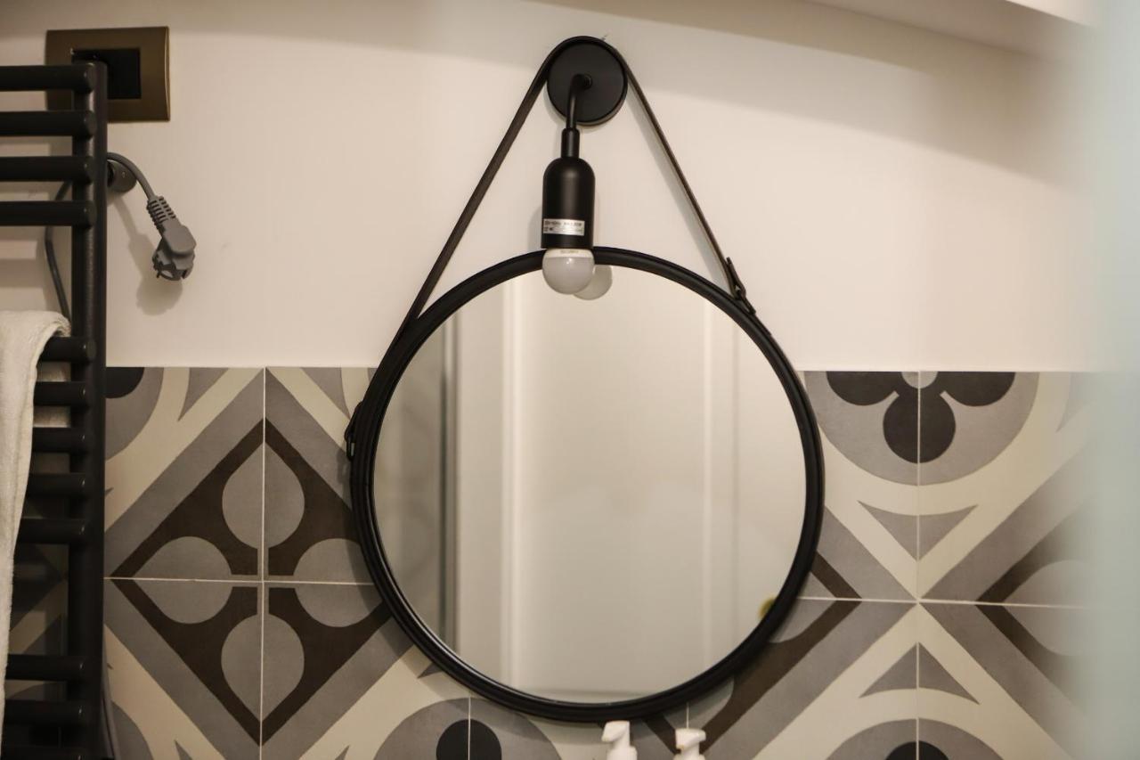 Pizzofalcone Studio By Wonderful Italy Apartment Naples Luaran gambar